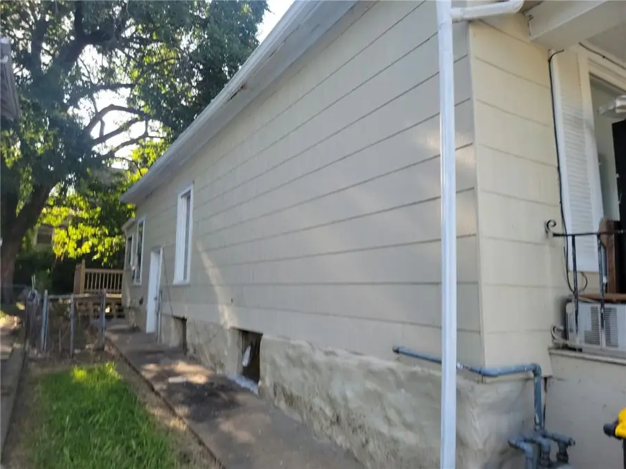 220 N Elmwood Avenue, Kansas City, MO 64123 - #2