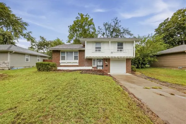 8416 E 92nd Place, Kansas City, MO 64138