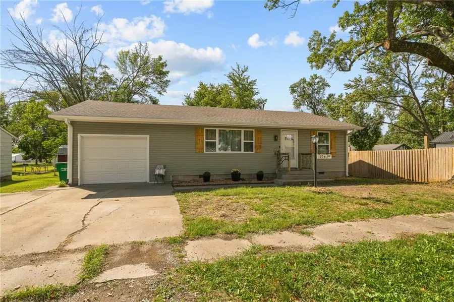 29 W 3 Rd Street, Adrian, MO 64720 - #3