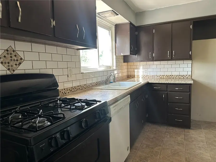 10401 E 69th Street, Raytown, MO 64133 - #2