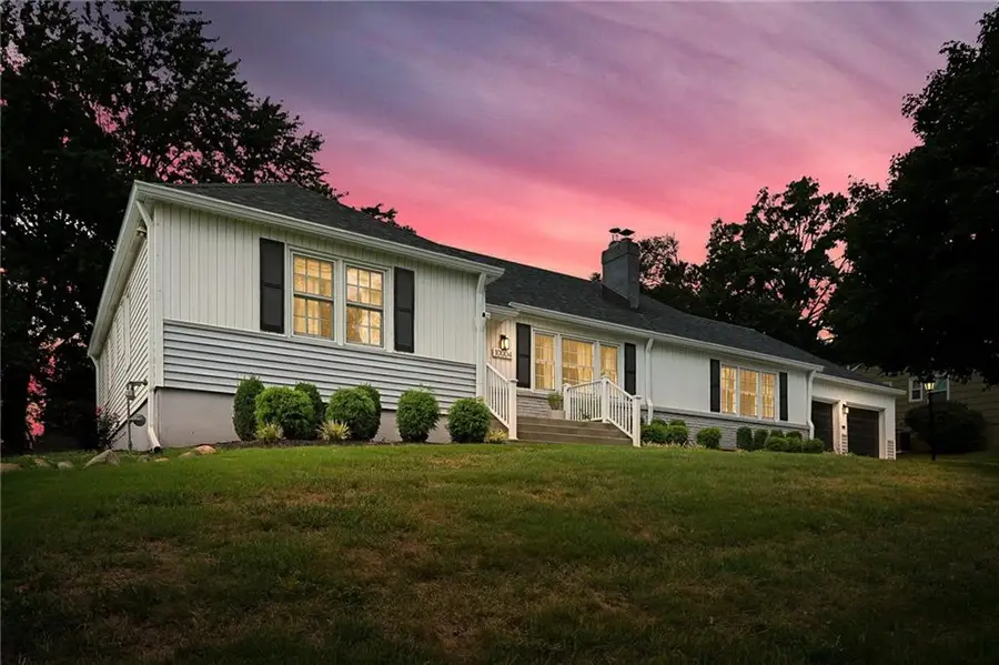10004 Holly Street, Kansas City, MO 64114 - #2