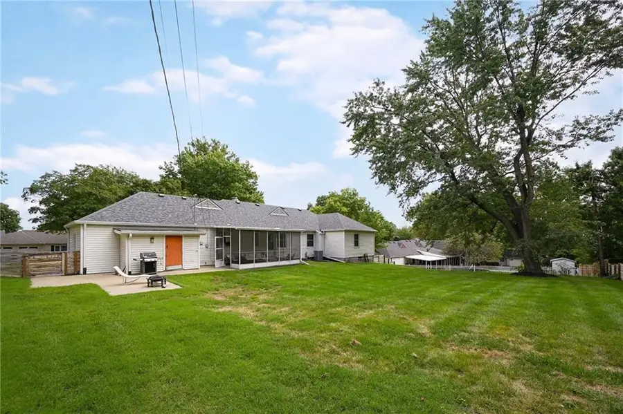 10004 Holly Street, Kansas City, MO 64114 - #3