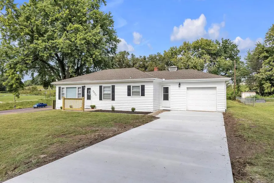 3801 Powers Drive, Saint Joseph, MO 64503 - #2