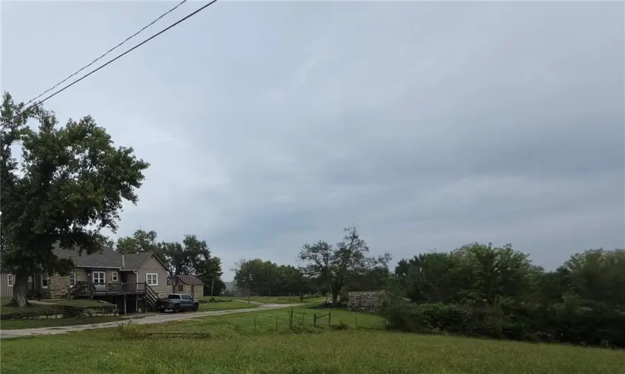 15 S 98th Street, Edwardsville, KS 66111 - #2