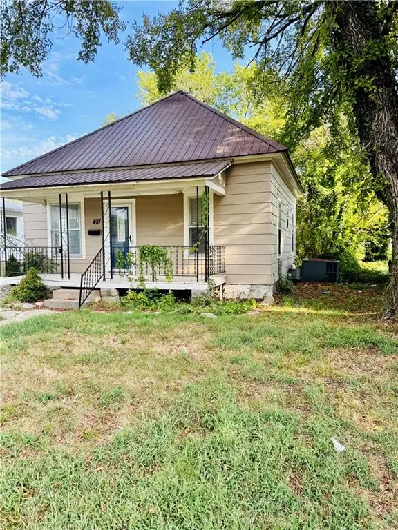 407 E 22nd Street, Pittsburg, KS 66762 - #1