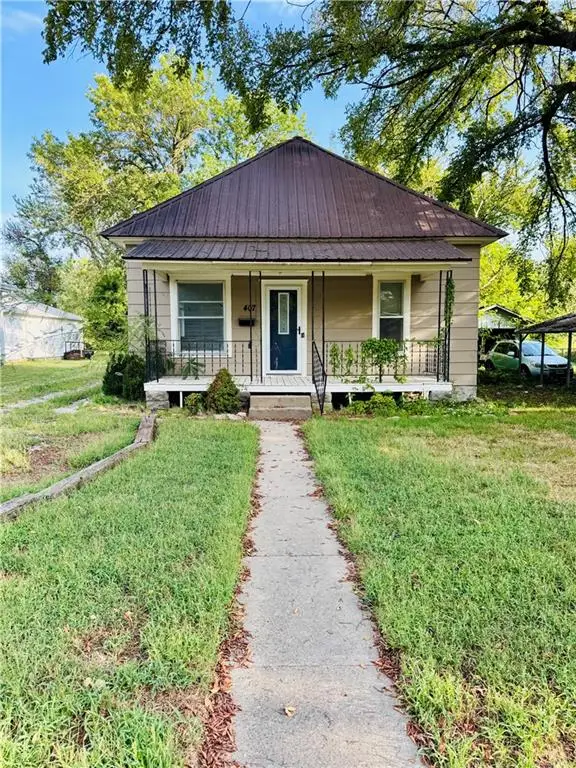407 E 22nd Street, Pittsburg, KS 66762 - #2