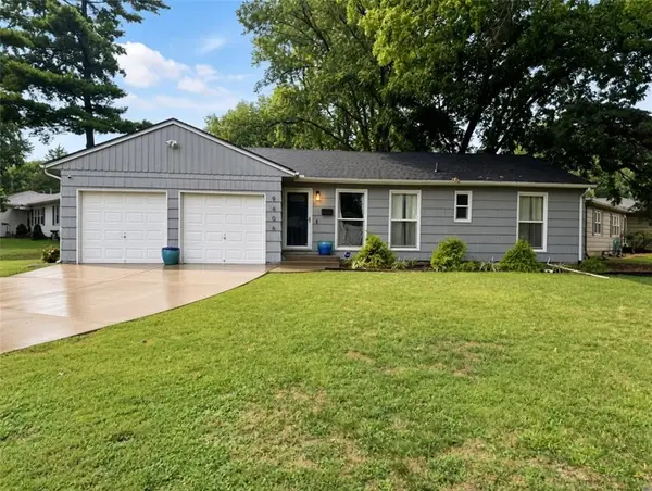 9406 Gillette Street, Lenexa, KS 66215