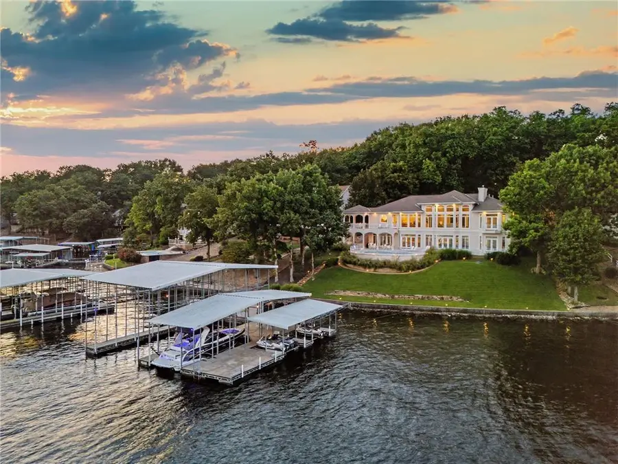 302 Crown Point Drive, Village Of Four Seasons, MO 65049 - #2