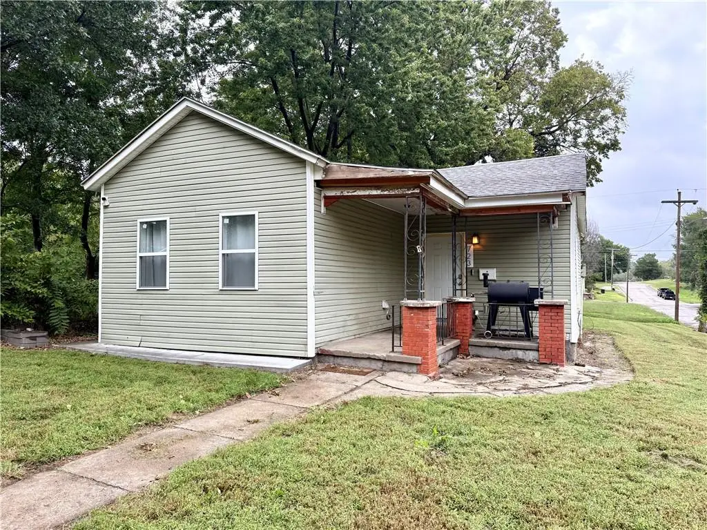 723 S 18th Street, Saint Joseph, MO 64507 - #1