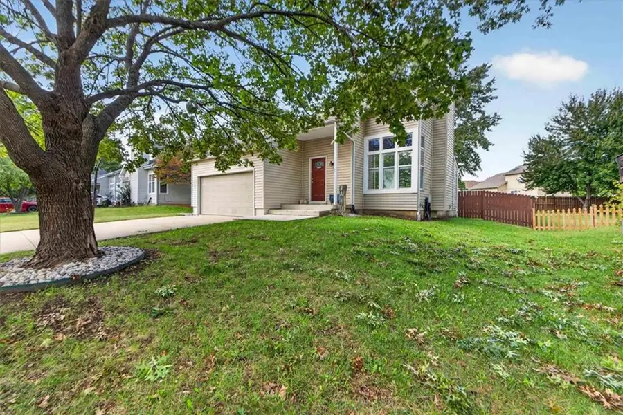 111 S Janell Drive, Olathe, KS 66061 - #2