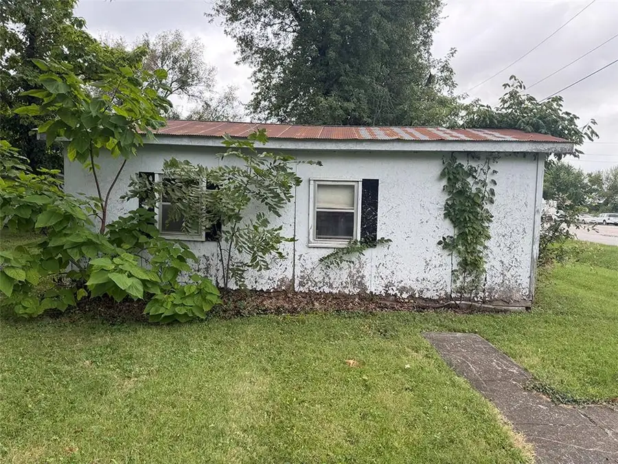 813 Elm Street, Henrietta, MO 64036 - #2
