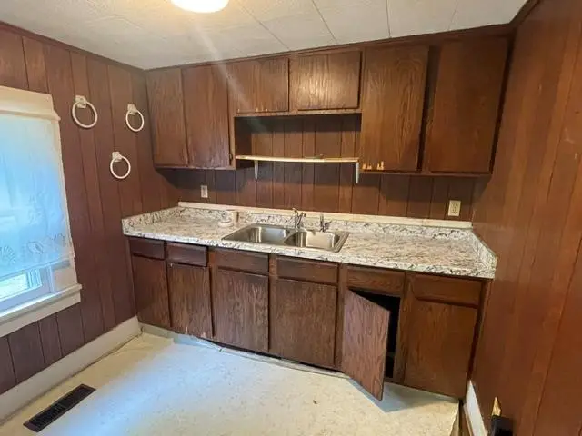 712 W 1st Street, Pittsburg, KS 66762 - #3