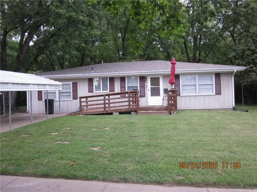 217 W Market Street, Saint Joseph, MO 64505 - #1