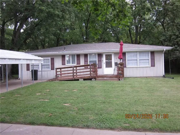 217 W Market Street, St Joseph, MO 64505
