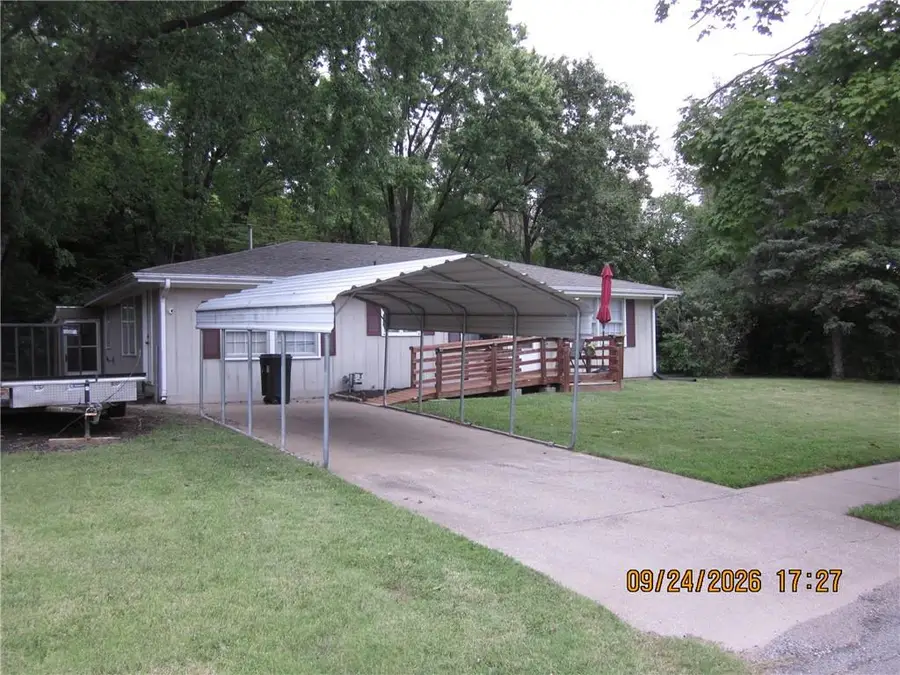 217 W Market Street, Saint Joseph, MO 64505 - #2