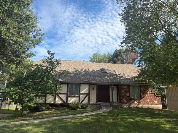 605 SE Brentwood Drive, Lee's Summit, MO 64063