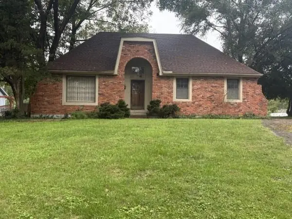 9500 Canterbury Street, Overland Park, KS 66206