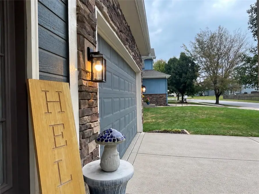 712 S Adams Street, Raymore, MO 64083 - #3