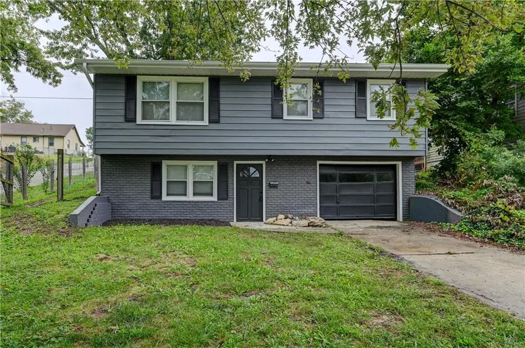 217 Woods Avenue, Excelsior Springs, MO 64024 - #1