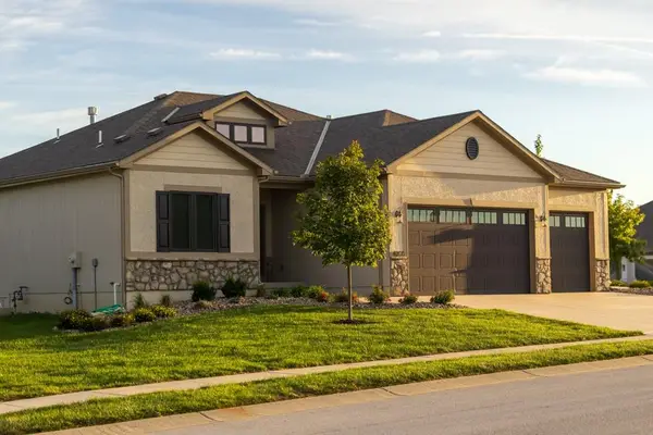 4200 NE Chapel Manor Drive, Lee's Summit, MO 64064