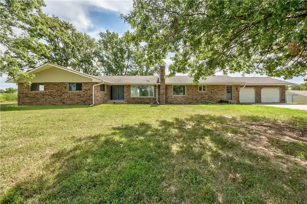 2333 NE County Road, Butler, MO 64730