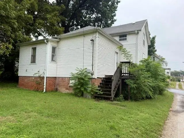 1018 N 19th Street, Saint Joseph, MO 64501 - #2