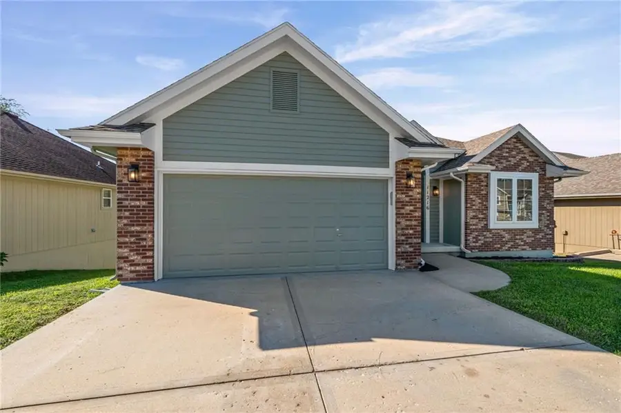 11216 N Lewis Avenue, Kansas City, MO 64157 - #2