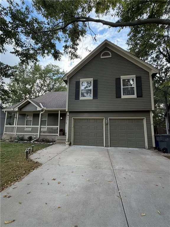 911 Oakview Street, Olathe, KS 66061 - #1