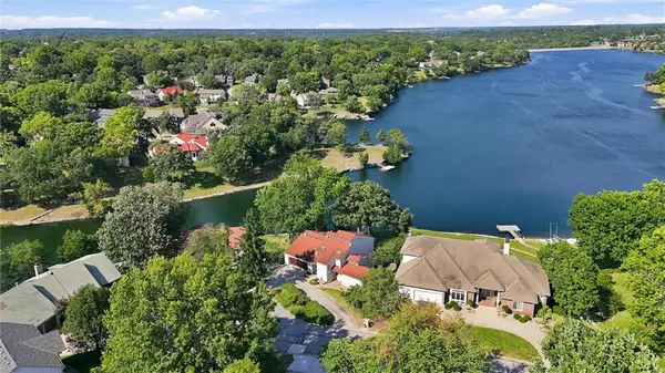 212 NW Spruce Street, Lee's Summit, MO 64064