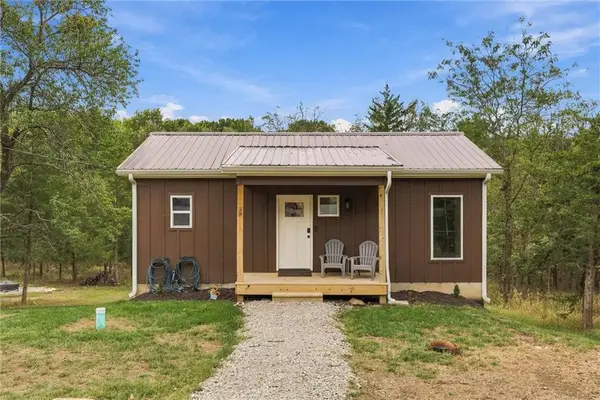 38 S Lakeside Circle, Linn Valley, KS 66040