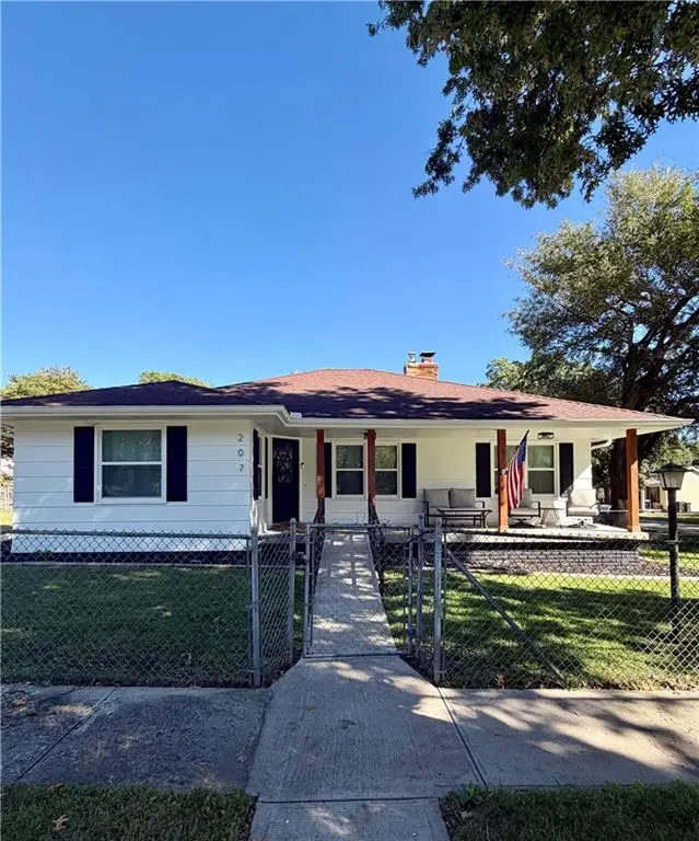 207 S 5th Street, Savannah, MO 64485 - #1
