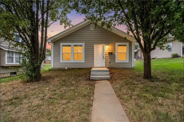 325 W Market Street, Warrensburg, MO 64093
