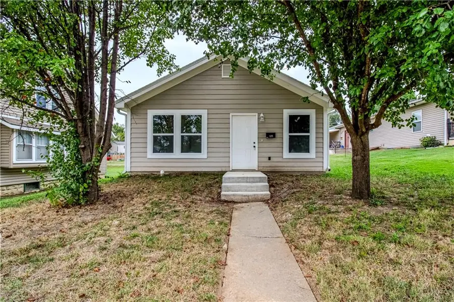 325 W Market Street, Warrensburg, MO 64093 - #2