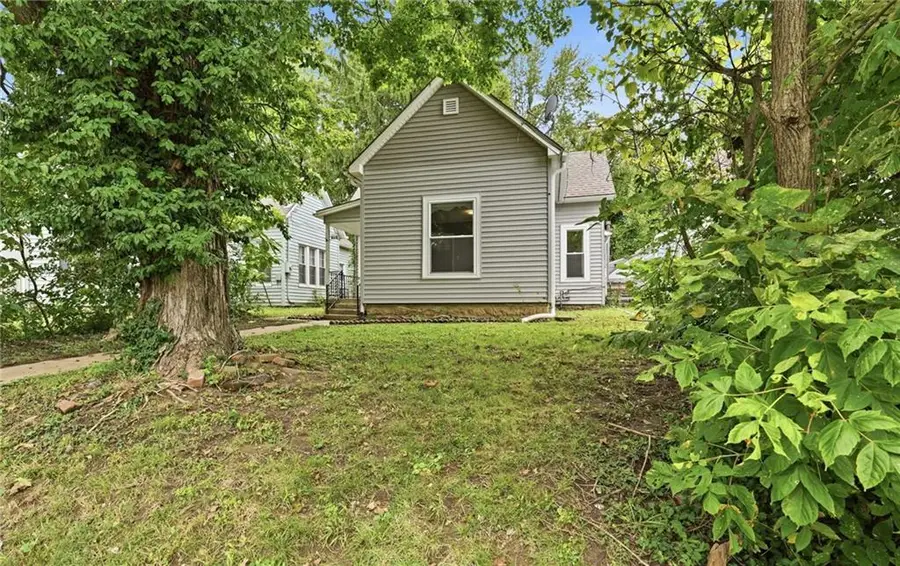 412 S Hocker Avenue, Independence, MO 64050 - #2