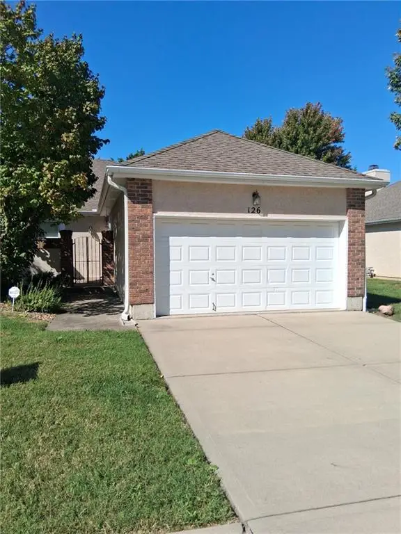 126 SW Hillcrest Lane, Lee's Summit, MO 64063