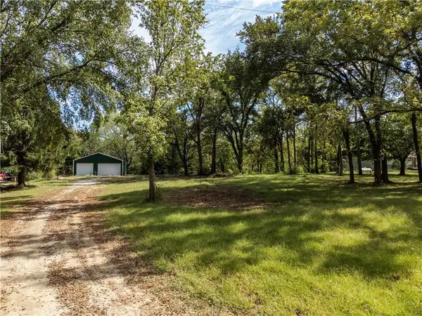8423 S Russell Road, Oak Grove, MO 64075