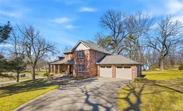 916 E 27th Street, Baxter Springs, KS 66713