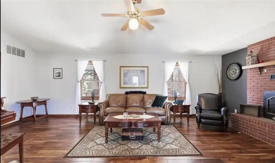 916 E 27th Street, Baxter Springs, KS 66713 - #3