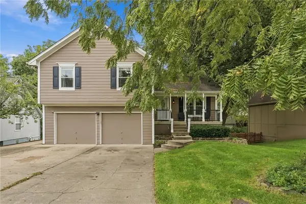 1337 NE Foxwood Drive, Lee's Summit, MO 64086