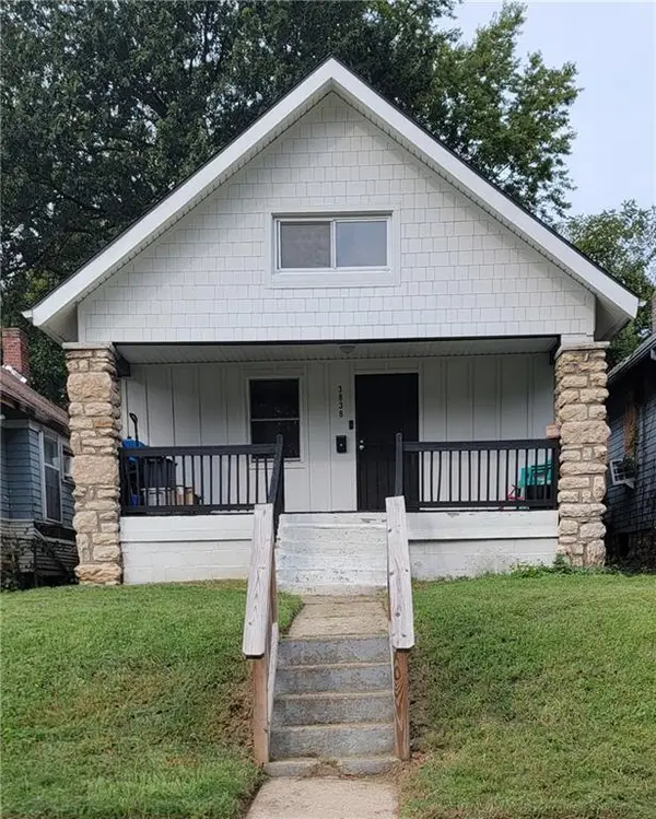 3838 Chestnut Avenue, Kansas City, MO 64128