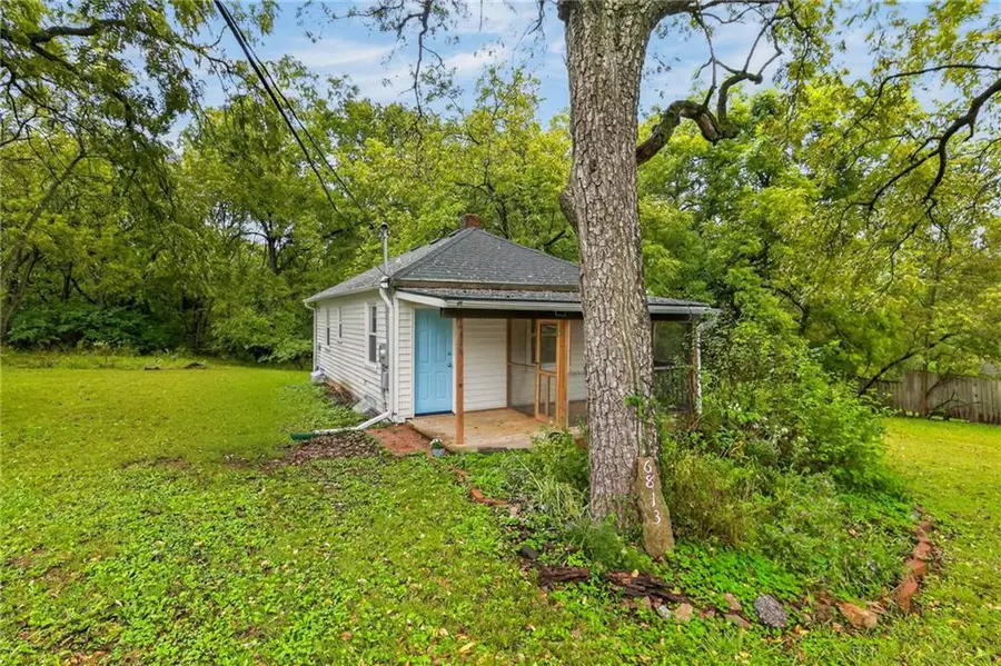 6813 Manchester Avenue, Kansas City, MO 64133 - #2