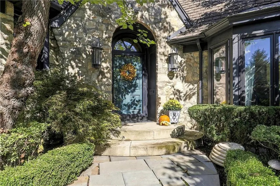 5300 Sunset Drive #1, Kansas City, MO 64112 - #2