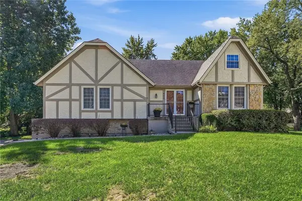 400 NE Dogwood Lane, Lee's Summit, MO 64086