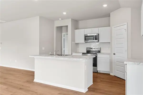 20206 W 195th Street, Spring Hill, KS 66083