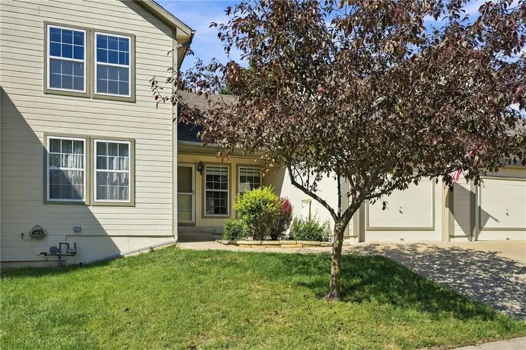 8310 N Barclay Circle, Kansas City, MO 64118 - #1