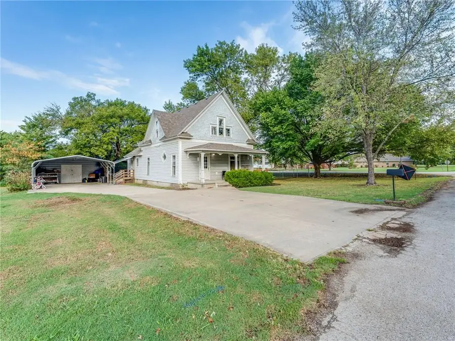 113 N Bradley Street, Caney, KS 67337 - #2