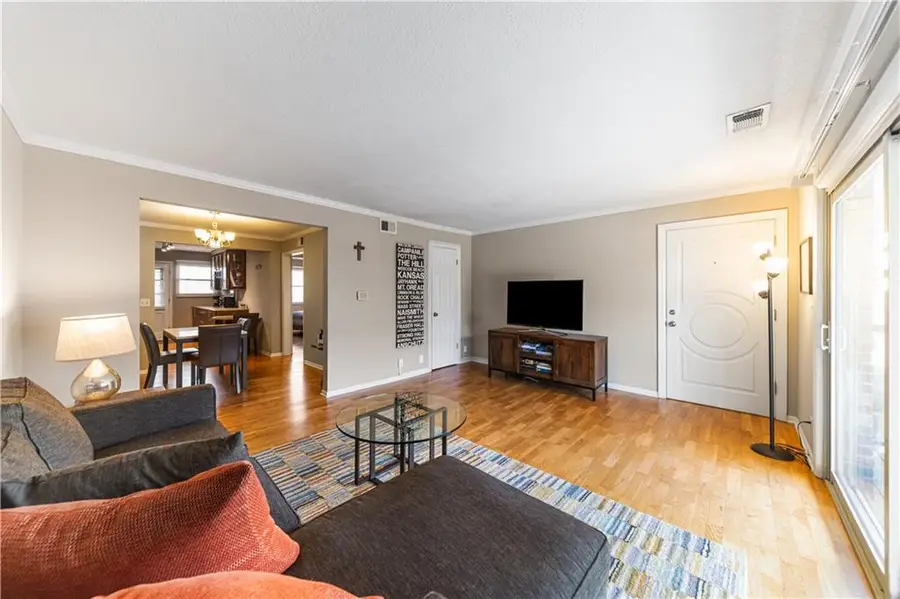 4616 Holly Street #3, Kansas City, MO 64112 - #2