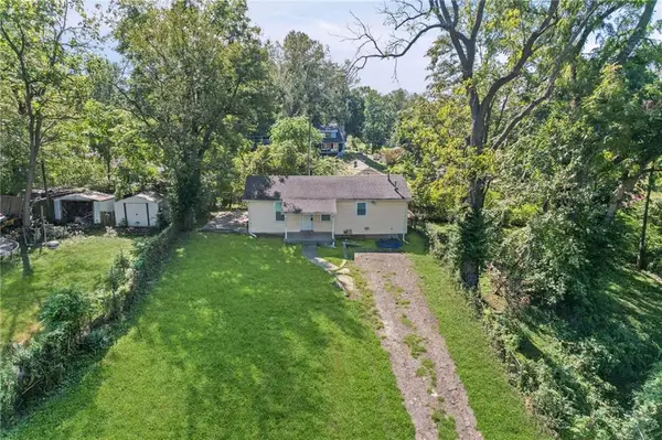 9513 E 14th Street, Independence, MO 64052