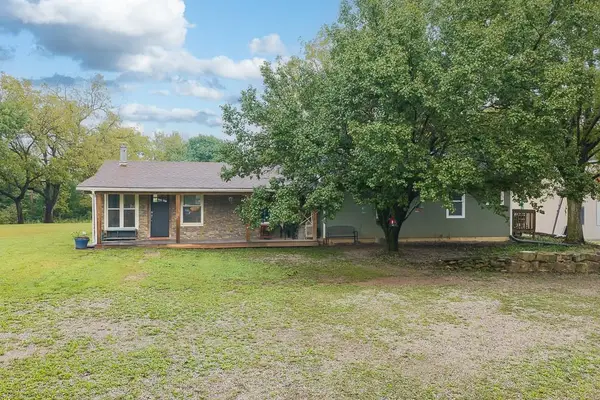 26169 Dehoff Drive, Tonganoxie, KS 66086