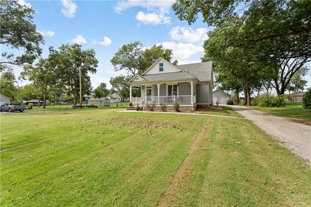 328 S Ash Street, Ottawa, KS 66067 - #1